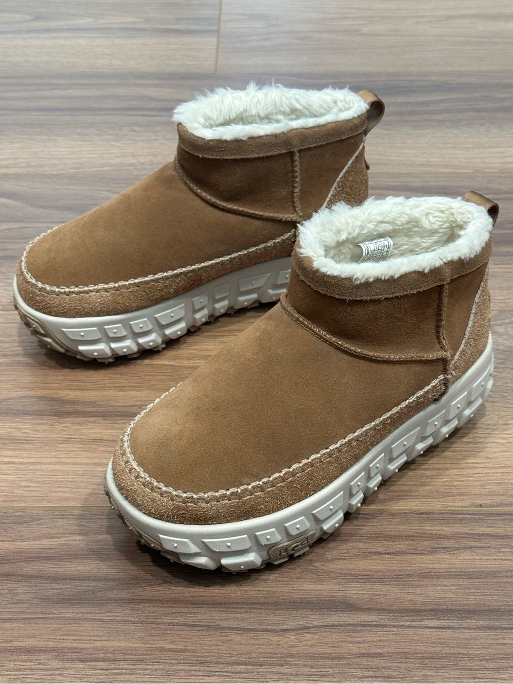 Ugg Venture Daze Ultra Mini Boot Platform in Chestnut Size Women’s 10
